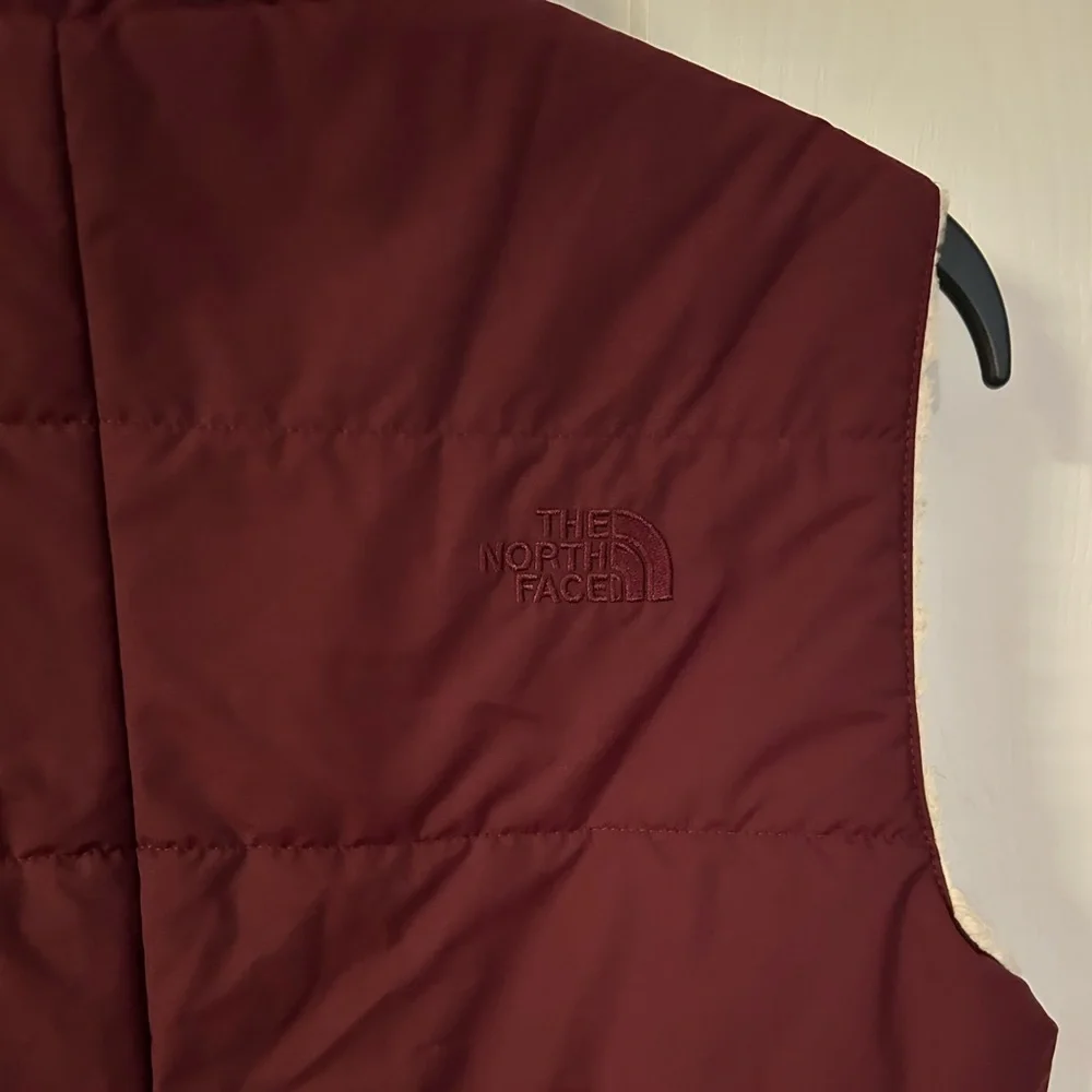 The North Face Merriewood Reversible Vest Women’s Small Maroon Sherpa - Picture 5 of 14